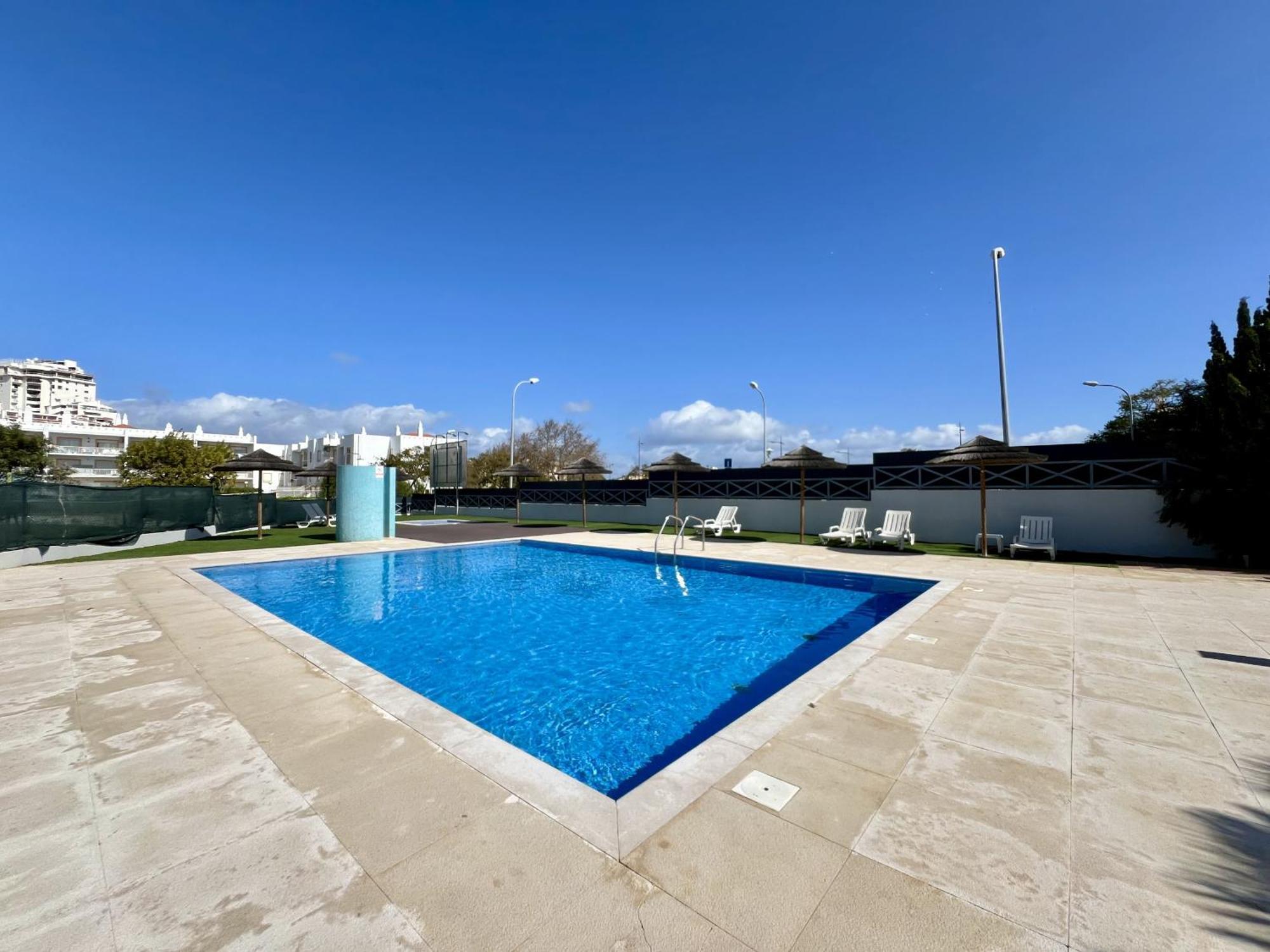 Modern 2 With Pool By Homing Apartamento *