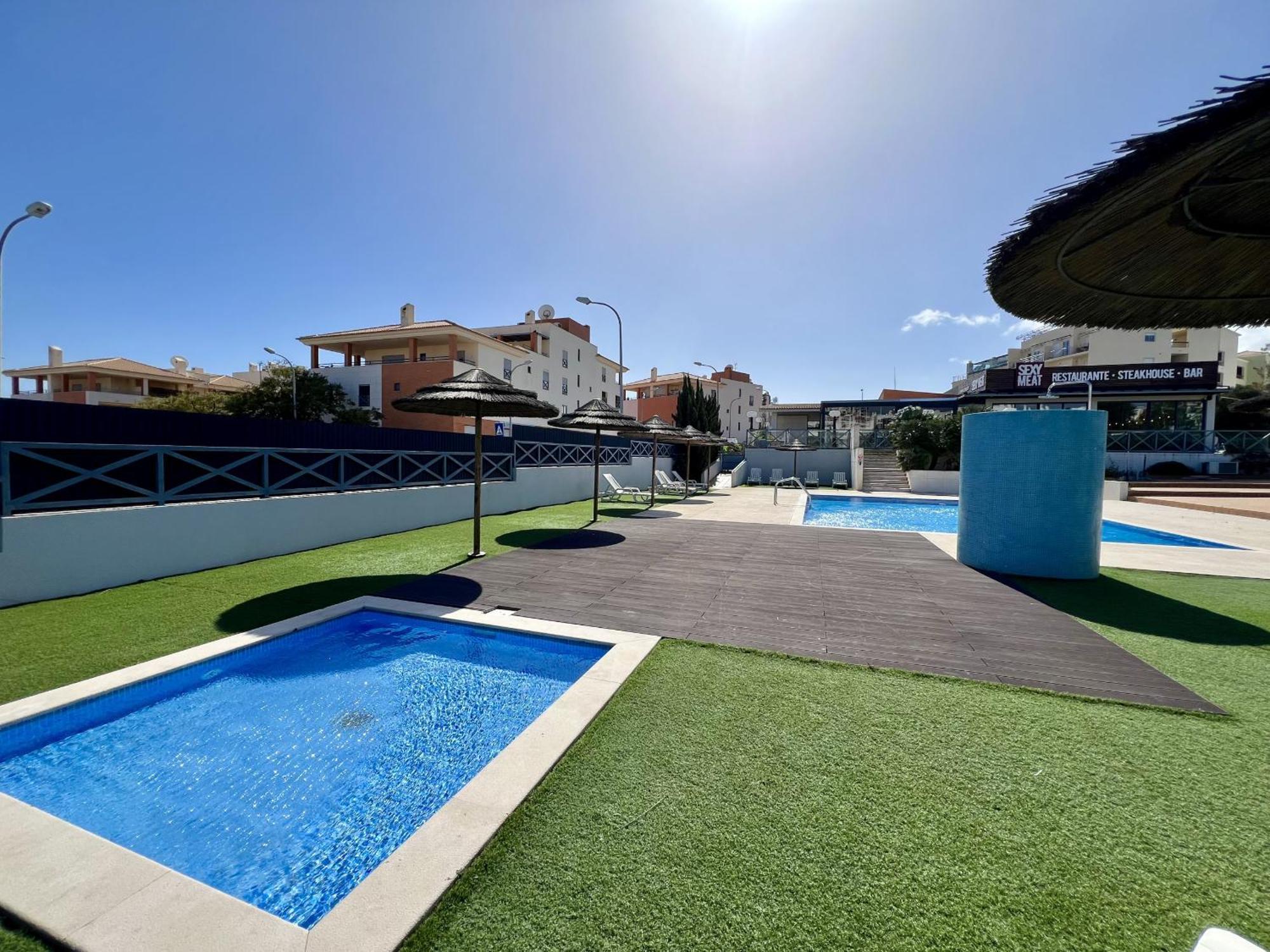 Modern 2 With Pool By Homing Apartamento *
